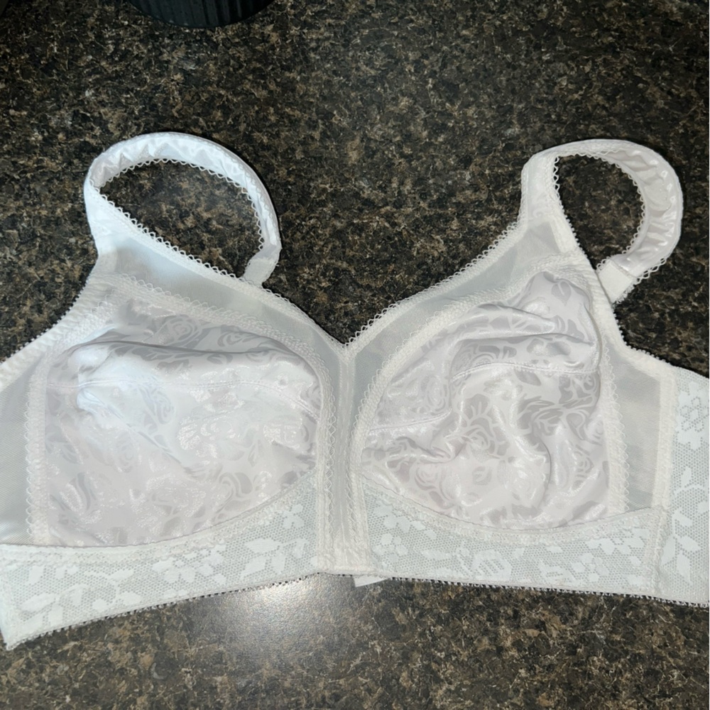 Playtex Elegant White Lace Bra woman 38C, 4693